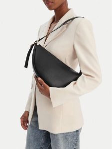 GINO ROSSI Torebka EO-LA321-1086 Czarny. Czarne torebki klasyczne Gino Rossi, bez wzorów, ze skóry, bez dodatków. Za 259,99 zł.