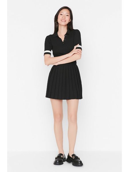 Trendyol Spódnica w kolorze czarnym rozmiar: 38. Czarne spódnice Trendyol, bez wzorów, mini. Za 74,81 zł.