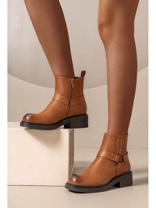 C'M Botki w kolorze jasnobrązowym rozmiar: 40. Brązowe botki C'M, bez wzorów, bez obcasa, bez zapięcia. Za 152,99 zł.