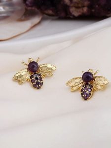 L'Atelier de Gaia Pozłacane kolczyki-wkrętki z ametystem i cyrkoniami rozmiar: onesize. Różowe kolczyki L'Atelier de Gaia, z ametystem, pozłacane. Za 43,99 zł.