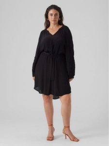 Vero Moda Curve Sukienka codzienna 10297334 Czarny Regular Fit. Czarne kombinezony Vero Moda Curve, bez wzorów, z wiskozy, bez kołnierzyka, bez ramiączek. Za 119,99 zł.
