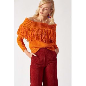 Sweter w kolorze pomarańczowym. Brązowe długie swetry marki Robin, z dekoltem w łódkę. W wyprzedaży za 189,95 zł.