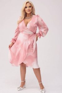 Elegancka sukienka Pudrowe Marzenie PLUS SIZE XXL OVERSIZE WIOSNA. Czerwone sukienki Moda Size Plus Iwanek, na lato, plus size, bez wzorów, z elastanu, eleganckie, z asymetrycznym kołnierzem, plus size, bez ramiączek, mini, asymetryczne. Za 359,90 zł.