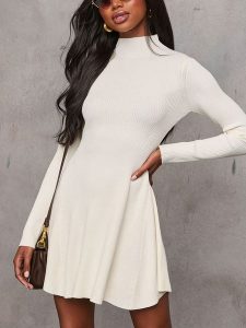 Milan Kiss Sukienka w kolorze kremowym rozmiar: L. Brązowe sukienki Milan Kiss, l, bez wzorów, prążkowane, bez kołnierzyka, bez ramiączek, mini. Za 165,99 zł.