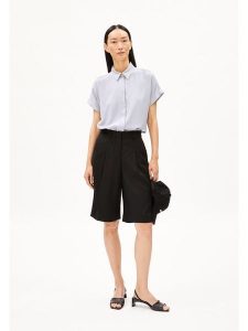 Armedangels Bluzka "Larisaana" w kolorze błękitnym rozmiar: XS. Niebieskie bluzki ARMEDANGELS, s, bez wzorów, z wiskozy, klasyczne, bez kołnierzyka, bez ramiączek. Za 174,43 zł.