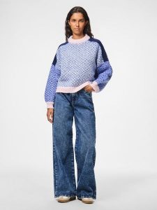 Pieces Sweter w kolorze jasnoróżowo-granatowym rozmiar: S. Niebieskie swetry oversize Pieces, s, bez wzorów, bez ramiączek. Za 187,07 zł.