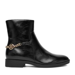 Botki Nine West. Czarne botki Nine West, bez wzorów, bez obcasa, na płaskiej podeszwie, bez zapięcia. Za 279,99 zł.