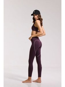 Onamaste Legginsy sportowe "Karma" w kolorze fioletowym rozmiar: S/M. Różowe legginsy Onamaste, m, bez wzorów, z materiału, z podwyższonym stanem, outdoorowe. Za 127,35 zł.