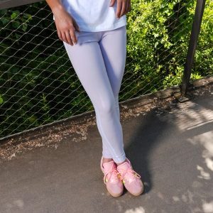 Legginsy fitness damskie ADIDAS. Fioletowe legginsy ADIDAS, bez wzorów, z bawełny, z podwyższonym stanem. W wyprzedaży za 69,99 zł.