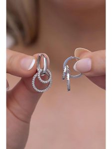 Lodie Silver Srebrne kolczyki z cyrkoniami rozmiar: onesize. Szare kolczyki Lodie Silver, z cyrkonią, srebrne. Za 114,17 zł.
