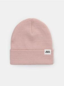 Czapka beanie z naszywką - różowy. Czerwone czapki Sinsay, z aplikacjami. Za 9,99 zł.