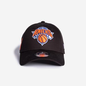 Czapka z daszkiem do koszykówki NBA New Era New York Knicks. Czapki New Era, z aplikacjami, z bawełny, eleganckie. Za 119,99 zł.