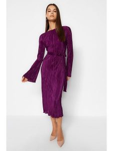 Trendyol Sukienka w kolorze fioletowym rozmiar: M. Różowe sukienki Trendyol, m, bez wzorów, z tkaniny, bez kołnierzyka, bez ramiączek, midi. Za 74,28 zł.