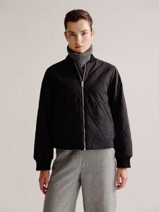 Josephine & Co Dwustronna kurtka "Lennon" w kolorze czarnym rozmiar: 36. Czarne kurtki Josephine & Co, bez wzorów, bez kaptura. Za 347,99 zł.