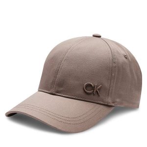 Czapka z daszkiem Calvin Klein. Brązowe czapki Calvin Klein, bez wzorów. Za 119,99 zł.