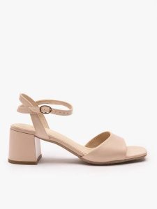 Beżowe sandały na obcasie. Brązowe sandały Ryłko, bez wzorów, ze skóry, bez obcasa, na obcasie, bez zapięcia. Za 399,99 zł.