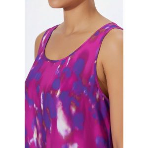 Damskie Sukienka midi kwiaty krój trapezowy okrągły dekolt bez rękawów. Czerwone sukienki Ulla Popken, plus size, bez wzorów, z materiału, sportowe, bez kołnierzyka, plus size, bez ramiączek, midi, sportowe. Za 279,99 zł.