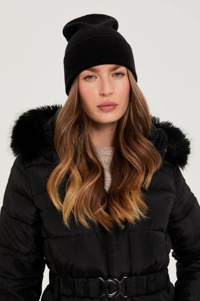 Czapka zimowa czarna. Czarne czapki MOODO, bez wzorów, z poliamidu. Za 39,99 zł.