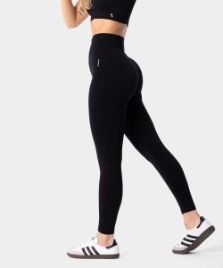 Legginsy bezszwowe damskie Simply Seamless Carpatree. Czarne legginsy Carpatree, bez wzorów, z materiału, z podwyższonym stanem. Za 139,99 zł.
