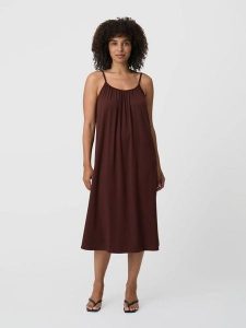 Les Lunes Sukienka "Maviee" w kolorze brązowym rozmiar: XL. Brązowe sukienki Les Lunes, xl, bez wzorów, z lyocellu, bez kołnierzyka, bez ramiączek, midi. Za 165,99 zł.