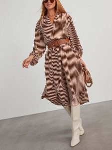 Milan Kiss Sukienka w kolorze brązowo-białym rozmiar: S. Brązowe sukienki Milan Kiss, s, bez wzorów, bez kołnierzyka, bez ramiączek, midi. Za 202,50 zł.