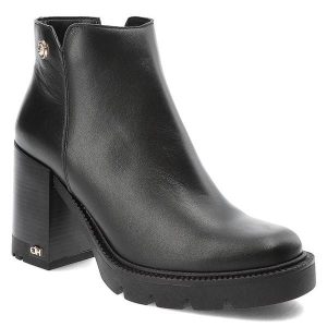 Czarne Botki Chebello Modne Skórzane Buty Na Obcasie. Czarne botki CheBello, bez wzorów, z materiału, bez obcasa, na obcasie, bez zapięcia. Za 439,00 zł.