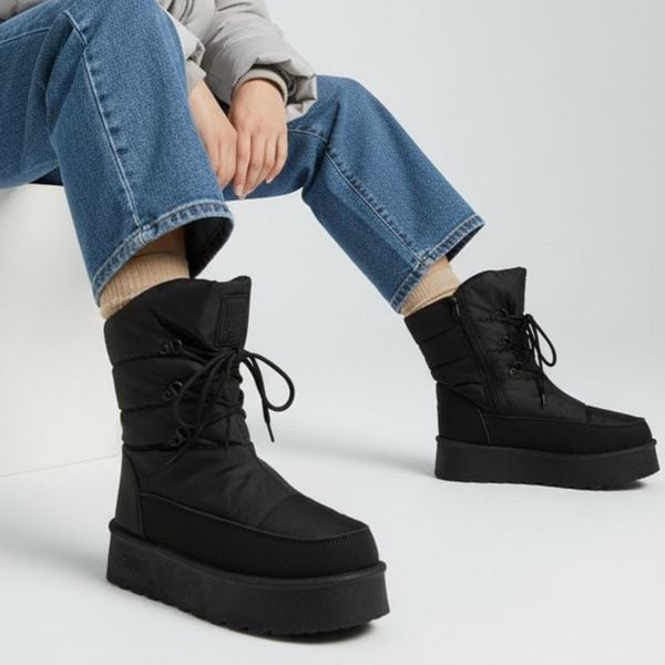 Śniegowce damskie Big Star, na platformie materiałowe ocieplane z okrągłym noskiem i na zamek, czarne, OO274884. Czarne buty zimowe Big Star, z materiału, z okrągłym noskiem, bez obcasa, na platformie, bez zapięcia. Za 139,00 zł.