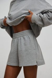 Szorty z dzianiny dresowej w kolorze DEEP GREY MELANGE - LE PETIT-L. Szare szorty Marsala, bez wzorów, z bawełny, casualowe, z podwyższonym stanem. Za 229,90 zł.