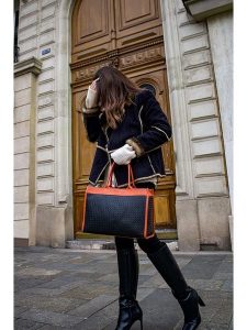 Victor & Hugo Paris Skórzana torebka "Nina" w kolorze pomarańczowym - 37 x 27 x 12 cm rozmiar: onesize. Pomarańczowe torebki klasyczne Victor & Hugo Paris, bez wzorów, z materiału, na ramię, bez dodatków. Za 326,99 zł.