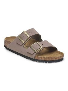 Birkenstock Skórzane klapki "Arizona" w kolorze fioletowym rozmiar: 39. Różowe klapki Birkenstock, bez wzorów, z nubiku, z otwartym noskiem, bez obcasa. Za 474,38 zł.