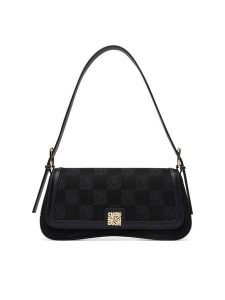 Steve Madden Torebka Btwang-14 13002603 Czarny. Czarne torebki klasyczne Steve Madden, bez wzorów, z materiału, bez dodatków. Za 429,99 zł.