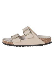 Birkenstock Klapki "Arizona" w kolorze kremowym rozmiar: 37. Brązowe klapki Birkenstock, bez wzorów, z otwartym noskiem, bez obcasa. Za 374,23 zł.