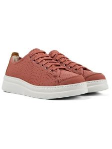 Camper Skórzane sneakersy w kolorze czerwonym rozmiar: 39. Czerwone trampki Camper, bez wzorów, bez zapięcia. Za 272,31 zł.