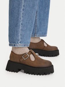 G-Star Raw Półbuty CEO-WI34-MANYA-07 Brązowy. Brązowe półbuty G-Star, bez wzorów, z nubiku, bez obcasa, na płaskiej podeszwie, bez zapięcia. Za 349,99 zł.