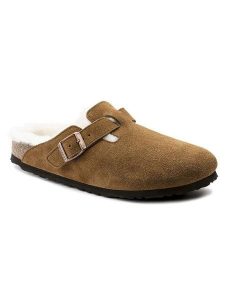 Birkenstock Skórzane klapki "Boston" w kolorze jasnobrązowym rozmiar: 37. Brązowe klapki Birkenstock, bez wzorów, z wełny, bez obcasa. Za 463,45 zł.