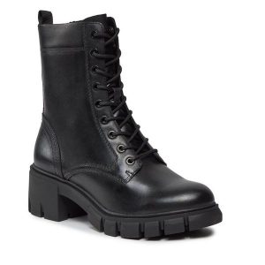 Botki Tamaris. Czarne botki Tamaris, bez wzorów, bez obcasa, na słupku, bez zapięcia. Za 379,99 zł.