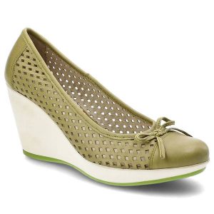 Zielone Półbuty Simen Eleganckie Buty Na Koturnie. Zielone czółenka Simen, bez wzorów, z nubiku, bez obcasa, na koturnie, bez zapięcia. Za 179,00 zł.