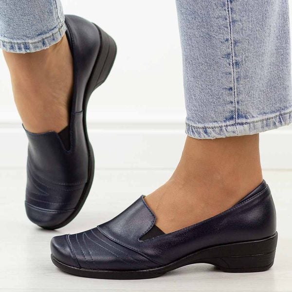 Granatowe skórzane Polskie półbuty damskie Gregors 421. Czarne półbuty Gregors, na wiosnę, bez wzorów, z jeansu, bez obcasa, na koturnie, bez zapięcia. Za 349,00 zł.