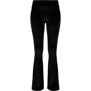 Damskie legginsy z wysoką talią Urban Classics velvet boot (GT). Czarne legginsy Urban Classics, bez wzorów, z weluru. Za 148,00 zł.