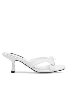 Nine West Klapki WFA2668-1 Biały. Białe klapki Nine West, bez wzorów, z syntetyku, bez obcasa. Za 139,99 zł.