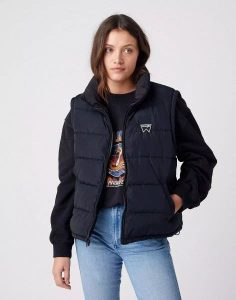 WRANGLER SHORT PUFFER DAMSKA KURTKA PRZEJŚCIOWA BLACK W4R9YJ100 112319249. Czarne kurtki Wrangler, xl, bez wzorów, bez kaptura. Za 359,99 zł.