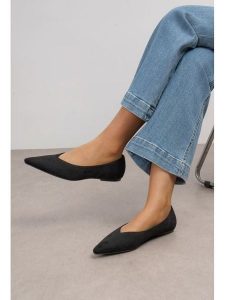 C'M Baleriny w kolorze czarnym rozmiar: 37. Czarne balerinki C'M, bez wzorów, bez obcasa, bez zapięcia. Za 144,95 zł.
