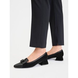 Czółenka Lasocki. Czarne czółenka Lasocki, bez wzorów, bez obcasa, bez zapięcia. Za 269,99 zł.