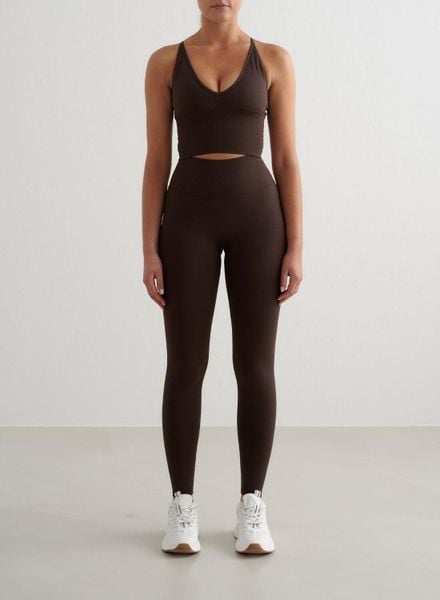 Damskie legginsy bezszwowe, wysoki stan, squat proof petite Shape czekoladowy. Brązowe legginsy AIM'N, bez wzorów, z elastanu, z podwyższonym stanem. Za 296,00 zł.