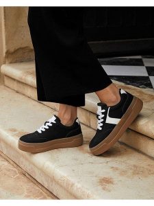 Belucci Sneakersy w kolorze czarnym rozmiar: 37. Czarne trampki Belucci, bez wzorów, bez zapięcia. Za 122,67 zł.