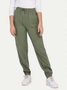 ONLY Spodnie dresowe Caro 15310987 Zielony Cargo Fit. Zielone spodnie dresowe ONLY, s, bez wzorów, z dresówki. Za 109,99 zł.