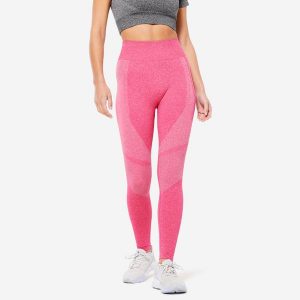Legginsy fitness damskie Domyos 900. Czerwone legginsy DOMYOS, bez wzorów, z elastanu, z podwyższonym stanem. W wyprzedaży za 49,99 zł.