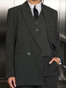 Żakiet - szary. Szare marynarki i żakiety Sinsay, l, bez wzorów. Za 79,99 zł.