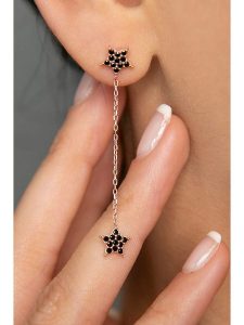 Lodie Silver Srebrne kolczyki-wkrętki z cyrkoniami rozmiar: onesize. Szare kolczyki Lodie Silver, z cyrkonią, srebrne. Za 74,95 zł.