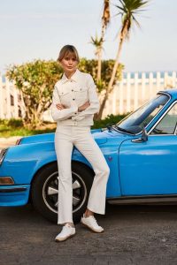 Jeansy bootcut kremowe. Białe jeansy MOODO, bez wzorów, z bawełny. Za 149,99 zł.
